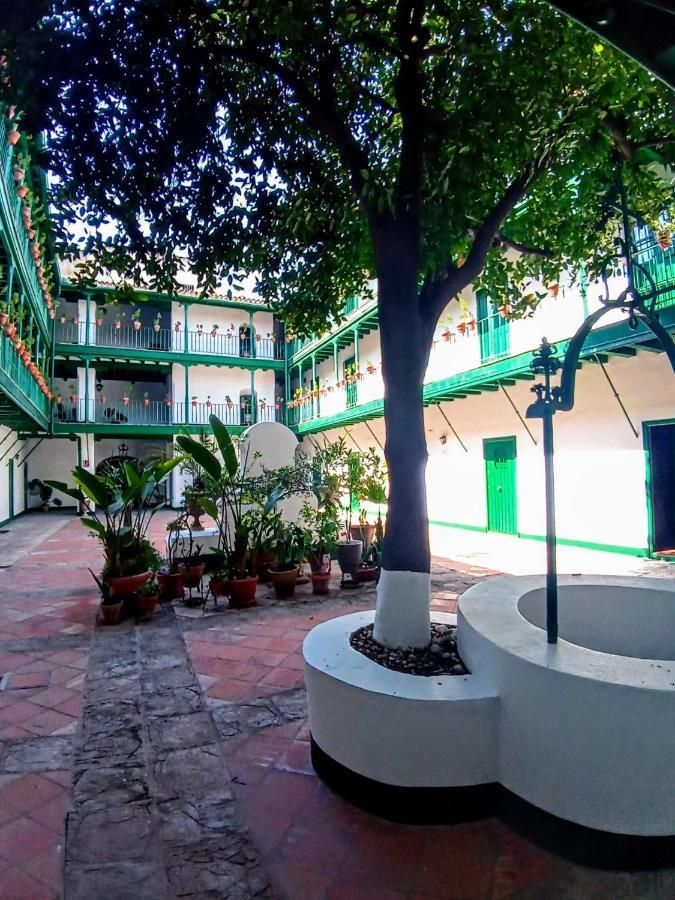 La Puerta Verde De Las Setas De Sevilla Экстерьер фото